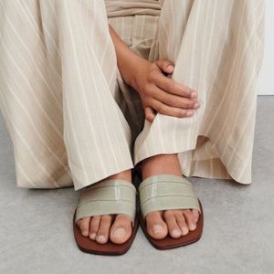 Zara faux patent leather pastel green leather slide sandals - size 8